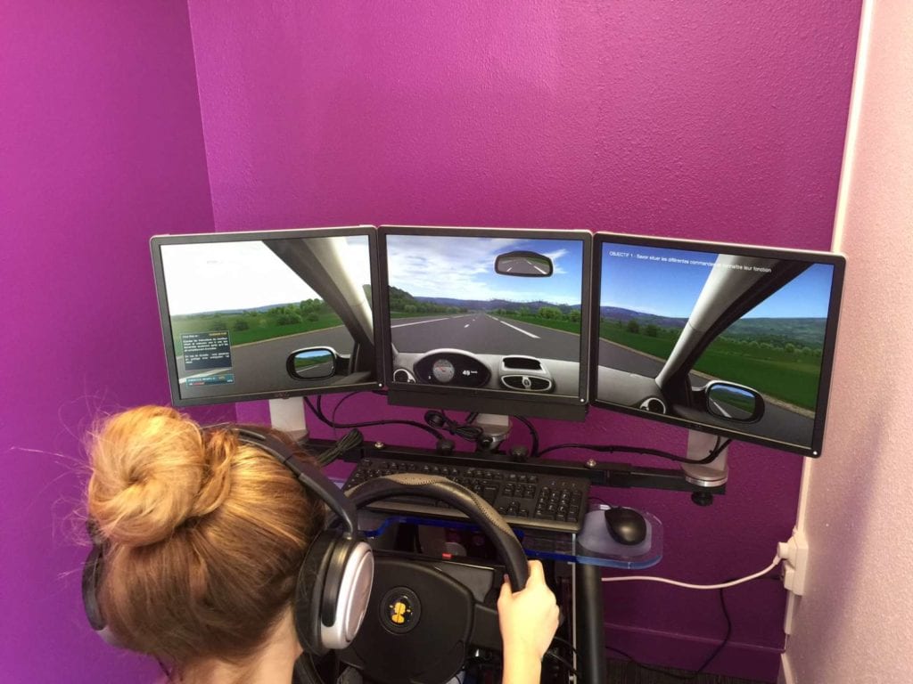 Le simulateur de conduite, un nouvel outil pédagogique chez Easy Auto-École  - Auto-Moto Magazine